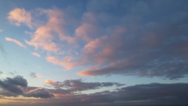 Luftaufnahmen Die Schönsten Und Farbenprächtigsten Dramatischen Wolken Mit Orange Und — Stockvideo