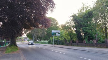 Luton, İngiltere, Birleşik Krallık - 19 Mayıs 2023: Luton Şehri ve Günbatımı Trafiği