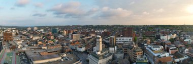 Luton, İngiltere, Birleşik Krallık - 19 Mayıs 2023: Merkezi Luton Şehri 'nin hava manzarası 