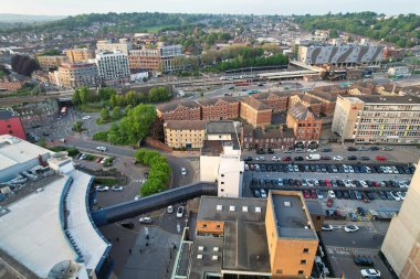 Luton, İngiltere, Birleşik Krallık - 19 Mayıs 2023: Merkezi Luton Şehri 'nin hava manzarası 