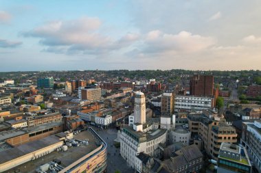 Luton, İngiltere, Birleşik Krallık - 19 Mayıs 2023: Merkezi Luton Şehri 'nin hava manzarası 