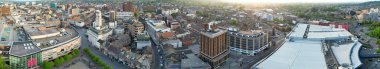 Luton, İngiltere, Birleşik Krallık - 19 Mayıs 2023: Merkezi Luton Şehri 'nin hava manzarası 