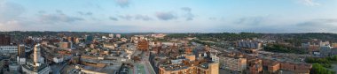 Luton, İngiltere, Birleşik Krallık - 19 Mayıs 2023: Merkezi Luton Şehri 'nin hava manzarası 