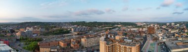 Luton, İngiltere, Birleşik Krallık - 19 Mayıs 2023: Merkezi Luton Şehri 'nin hava manzarası 