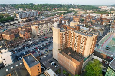 Luton, İngiltere, Birleşik Krallık - 19 Mayıs 2023: Merkezi Luton Şehri 'nin hava manzarası 