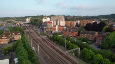 İngiltere 'nin Luton şehrinin en güzel görüntüleri. Görüntü, 19-Mayıs-2023 tarihleri arasında İHA 'nın Merkez Tren İstasyonu' ndaki ve şehir merkezindeki Şehir Binaları 'ndaki kamerası ile kaydedildi..