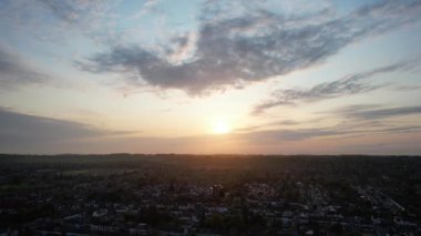 Renkli Bulutlu Güzel Gökyüzü, İHA 'nın İngiltere üzerindeki Yüksek Açı Görüntüsü