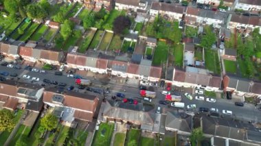 Luton, İngiltere - 19 Mayıs 2023: Yüksek Angle Drone 'un İtfaiye ve Kurtarma Ekibi' nin Kamera Görüntüsü. Yangın akşam 5: 40 sıralarında evde başladı.. 