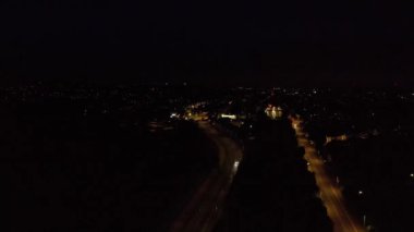 Luton City 'nin Gece Boyunca Hava Görüntüsü, İngiliz Kasabasının Yüksek Açılı Görüntüsü Drone' un Kamerasıyla Görüntülendi