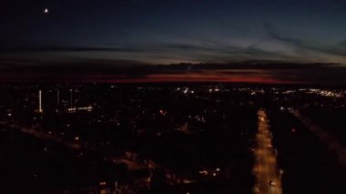 Luton City 'nin Gece Boyunca Hava Görüntüsü, İngiliz Kasabasının Yüksek Açılı Görüntüsü Drone' un Kamerasıyla Görüntülendi