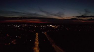 Luton City 'nin Gece Boyunca Hava Görüntüsü, İngiliz Kasabasının Yüksek Açılı Görüntüsü Drone' un Kamerasıyla Görüntülendi