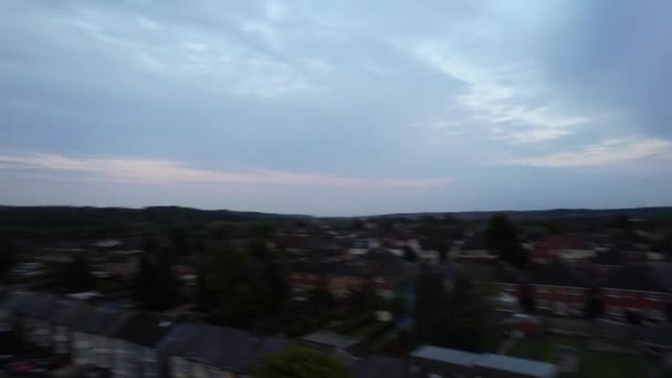 Yüksek Açılı Bulut Gökyüzü Görüntüleri Luton Şehri Üzerinde Güneşli Bir — Stok video