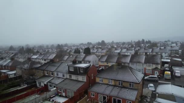 Filmagem Alto Ângulo Casas Residenciais Britânicas Durante Queda Neve — Vídeo de Stock