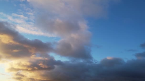 Flygbilder Vackra Och Färgglada Dramatiska Moln Solnedgången Över England Storbritannien — Stockvideo