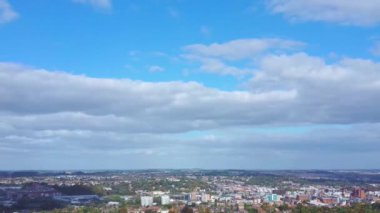Luton Town of England 'ın güzel hava turu, İHA' nın hava görüntüsü.