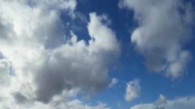 İngiliz Şehri 'nde Hızlı Hareket Eden Bulutlar, Zaman Süratli Görüntü