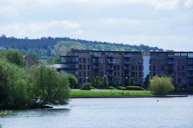  Milton Keynes, İngiltere, Birleşik Krallık - 21 Mayıs 2023: Caldecotte Lake Park View