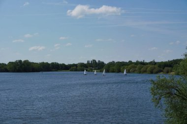  Milton Keynes, İngiltere, Birleşik Krallık - 21 Mayıs 2023: Caldecotte Lake Park View