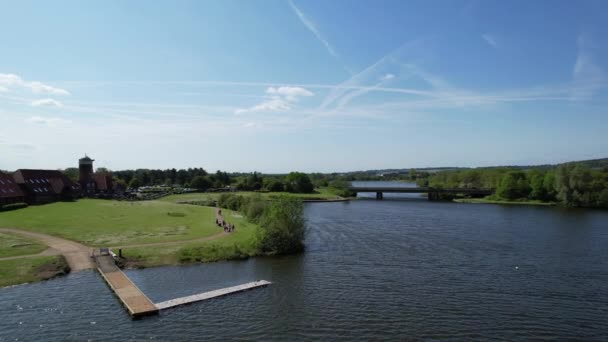 Ngiltere Milton Keynes Mayıs 2023 Modern Style Caldecotte Gölü Nün — Stok video