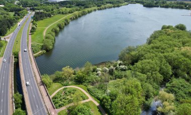 Milton Keynes, İngiltere, Birleşik Krallık - 21 Mayıs 2023: Caldecotte Lake Park Manzarası 