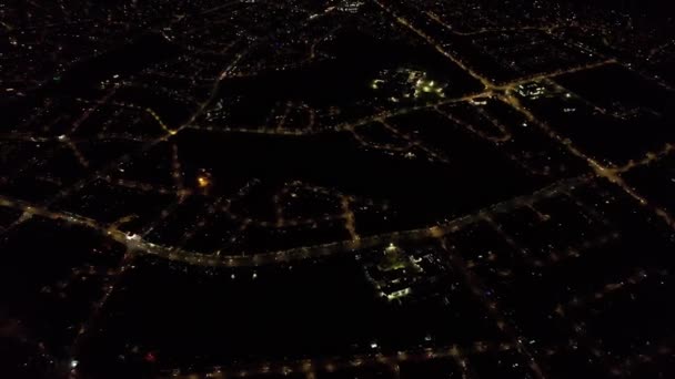 イギリス ルトン 2022年11月11日 日没直後のイギリス ルトンタウンの照明付き高角度映像 — ストック動画