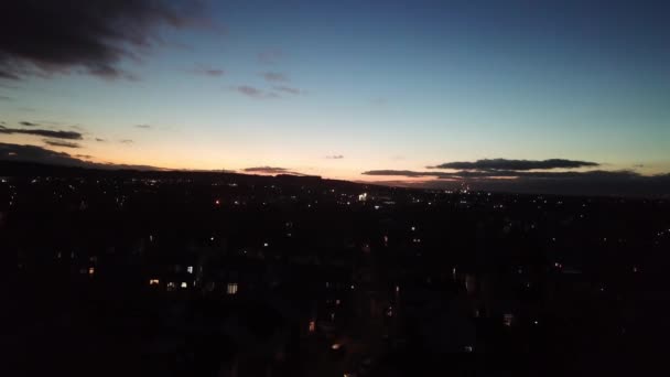 2022年11月11日 日落后 明亮的英格兰卢顿镇的高角图像 — 图库视频影像