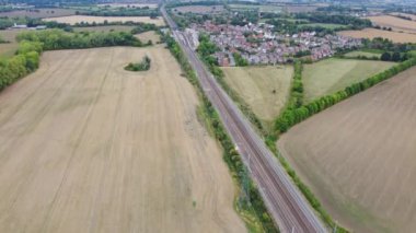 Birleşik Krallık, İngiltere - 07 Eylül 2022: Yoğun ve Rush Hours sırasında Hızlı Hareket Eden Otoyollar ve Güzel Otoyollar. Görüntü St Albans kavşağından alındı 