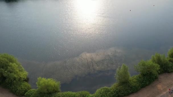 Filmación Ángulo Alto Del Lago Caldecotte Que Encuentra Milton Keynes — Vídeos de Stock