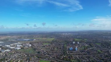 İngiltere 'nin Barton Road Luton kasabasındaki New Built Modern Housing ve Residential District' in En İyi Angle ve En İyi Görüntüleri. Görüntü İHA 'nın Kamerasıyla 17 Ekim 2022' de kaydedildi.
