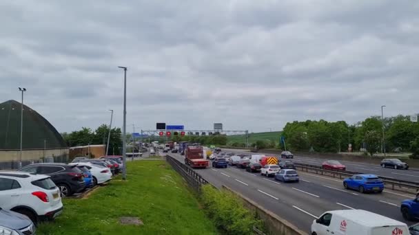 Bela Filmagem Auto Estradas Britânicas Rodovias Com Tráfego Movimento Rápido — Vídeo de Stock