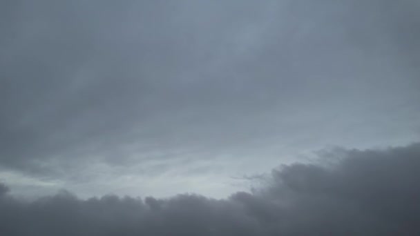 Badai Awan Bergerak Atas Kota Rekaman Kamera Drone Dari Ketinggian — Stok Video