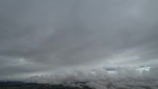 Грозовые Облака Движутся Городу Видеокамера Дрона Большой Высоты — стоковое видео