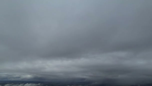 Грозовые Облака Движутся Городу Видеокамера Дрона Большой Высоты — стоковое видео