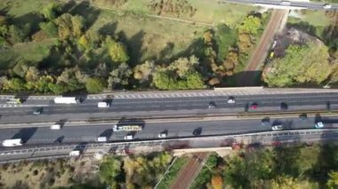 Soğuk ve güneşli bir günde İngiltere 'nin Luton şehrinin Yüksek Açılı Zaman Görüntüsü
