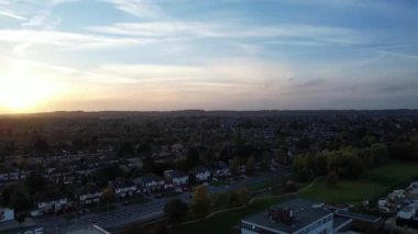 Soğuk ve güneşli bir günde İngiltere 'nin Luton şehrinin Yüksek Açılı Zaman Görüntüsü