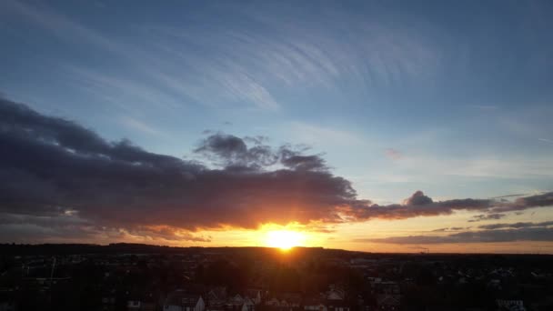 Yüksek Açılı Portakal Günbatımı Güzel Gökyüzü Ile Bulutlu Lutlu Ngiltere — Stok video