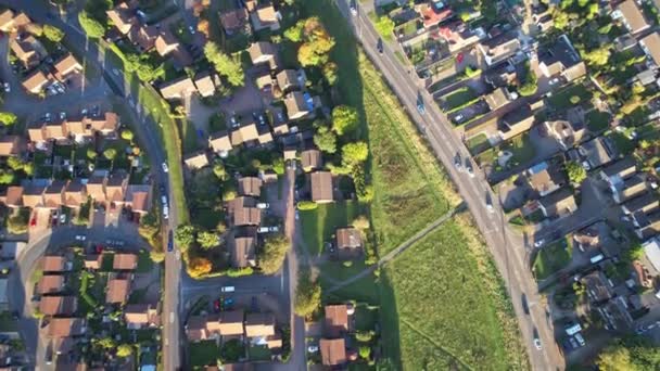 イギリス東ルトン市上空からの眺め 2022年10月8日に高高度からドローンのカメラで撮影 — ストック動画