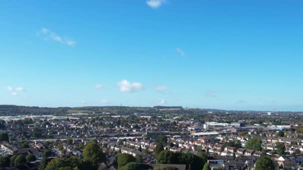 イギリス東ルトン市上空からの眺め 2022年10月8日に高高度からドローンのカメラで撮影 — ストック動画