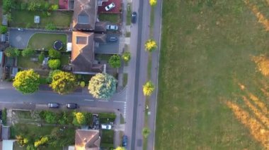 Barnfield Yüksek Eğitim Koleji 'nin Barton Road Luton, İngiltere' deki hava görüntüsü. Yüksek Açılı Drone 'un Kamerası 04 Temmuz 2022' de çekildi.