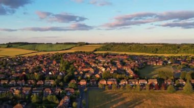 Barnfield Yüksek Eğitim Koleji 'nin Barton Road Luton, İngiltere' deki hava görüntüsü. Yüksek Açılı Drone 'un Kamerası 04 Temmuz 2022' de çekildi.