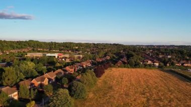 Barnfield Yüksek Eğitim Koleji 'nin Barton Road Luton, İngiltere' deki hava görüntüsü. Yüksek Açılı Drone 'un Kamerası 04 Temmuz 2022' de çekildi.
