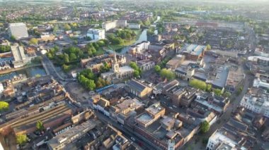 İngiltere 'nin Bedford şehrinin zaman aşımına uğramış görüntüleri, 27 Mayıs 2023' te İngiltere üzerinde güneşli bir günde Drone 's Camera ile çekildi.