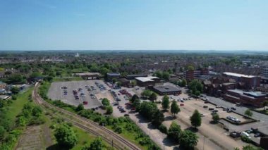 İngiltere 'nin Bedford şehrinin zaman aşımına uğramış görüntüleri, 27 Mayıs 2023' te İngiltere üzerinde güneşli bir günde Drone 's Camera ile çekildi.