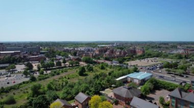İngiltere 'nin Bedford şehrinin hava görüntüsü, 27 Mayıs 2023' te İngiltere üzerinde güneşli bir günde Drone 'un Kamerasıyla çekildi.