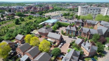 İngiltere 'nin Bedford şehrinin hava görüntüsü, 27 Mayıs 2023' te İngiltere üzerinde güneşli bir günde Drone 'un Kamerasıyla çekildi.