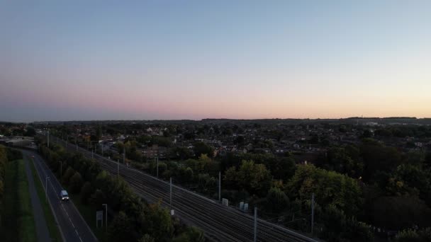 Hermosa Vista Aérea Ciudad Británica Iluminada Carreteras Por Noche Drone — Vídeo de stock