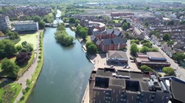 İngiltere 'nin Bedford şehrinin hava görüntüsü, 27 Mayıs 2023' te İngiltere üzerinde güneşli bir günde Drone 'un Kamerasıyla çekildi.