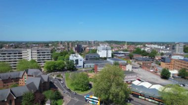İngiltere 'nin Bedford şehrinin hava görüntüsü, 27 Mayıs 2023' te İngiltere üzerinde güneşli bir günde Drone 'un Kamerasıyla çekildi.