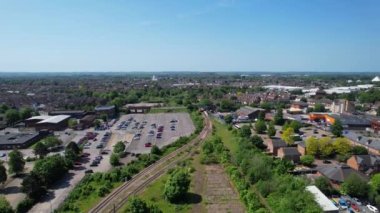 İngiltere 'nin Bedford şehrinin hava görüntüsü, 27 Mayıs 2023' te İngiltere üzerinde güneşli bir günde Drone 'un Kamerasıyla çekildi.
