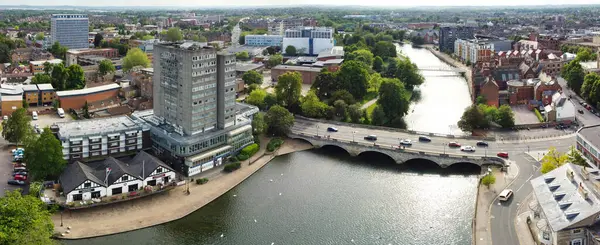 BEDFORD, İngiltere - 28 Mayıs 2023: Bedford kasabasının havadan panoramik manzarası